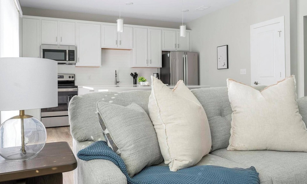 Newell Apartment | Landing | Spectacular 2BD, Gym, Courtyard