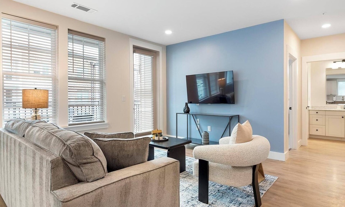 Mount Mourne Apartment | Landing | Spectacular 2BD, Clubhouse, Pool