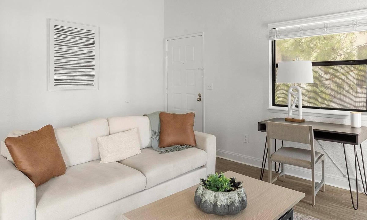 Paradise Apartment | Landing | Spectacular 2BD, Courtyard