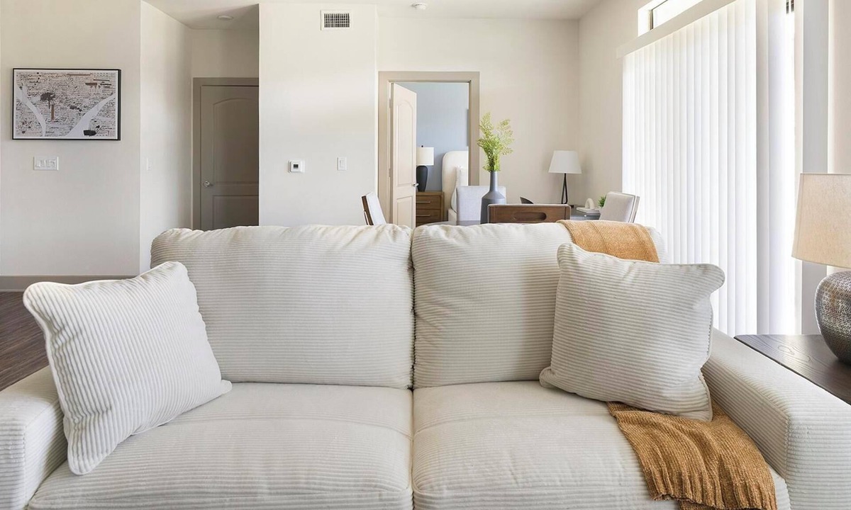 Klein Apartment | Landing | Spectacular 2BD, Gym, Clubhouse