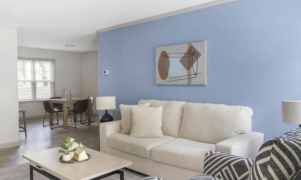 Crabtree Apartment | Landing | Spectacular 2BD, Pool, Clubhouse