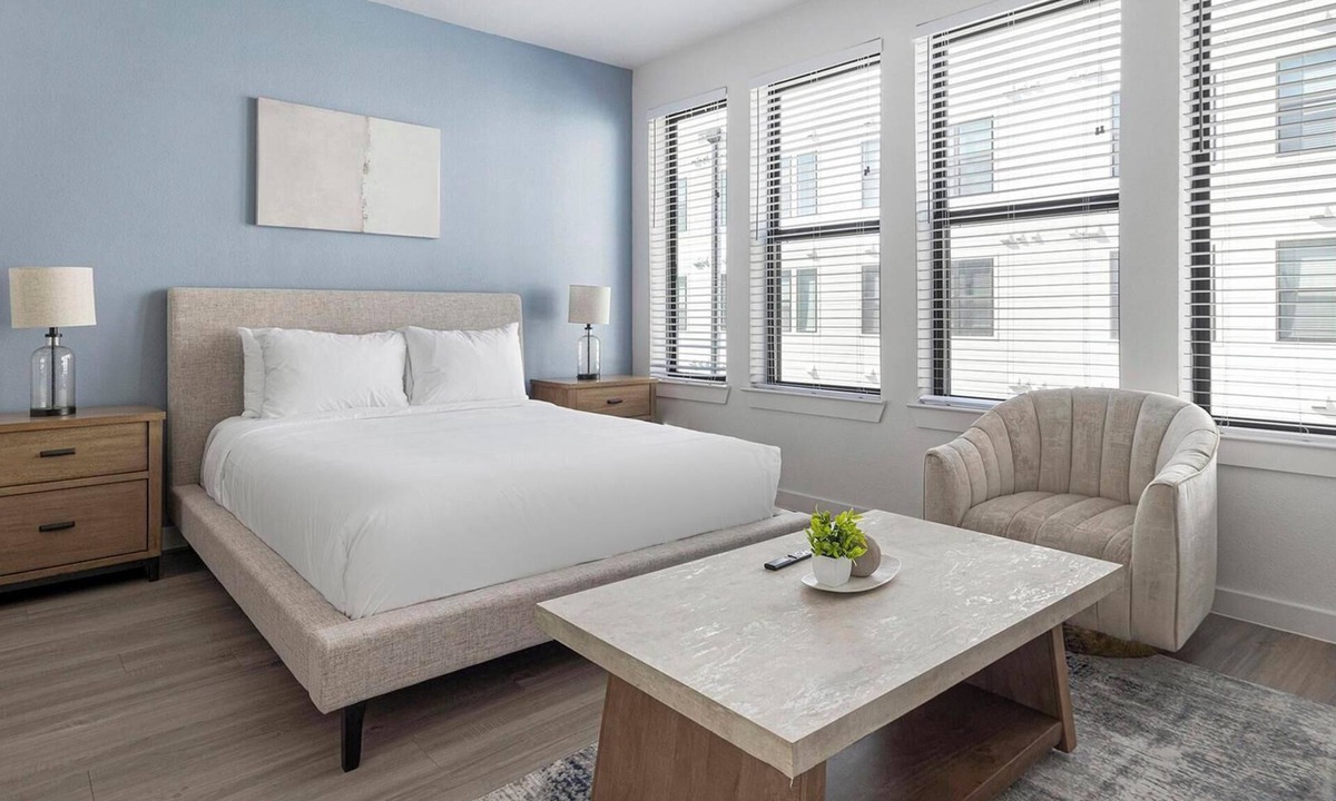 Sweetbriar Apartment | Landing | Spectacular Studio, Gym, Pool