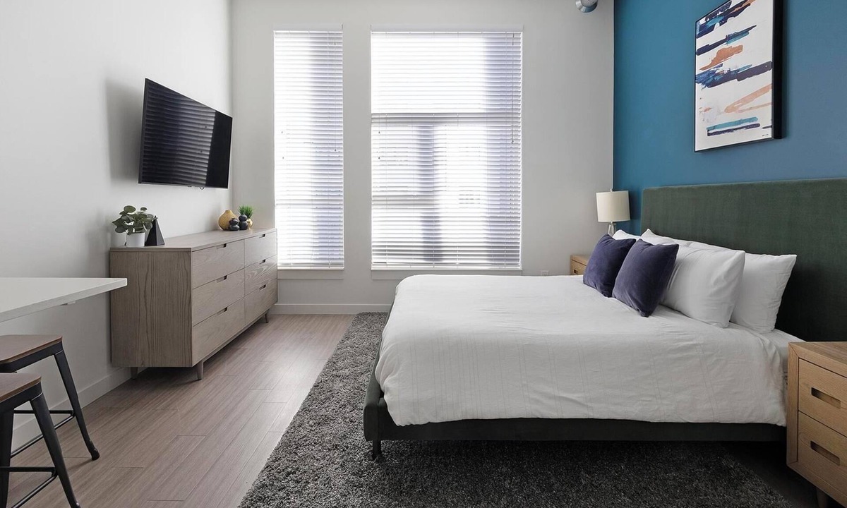 River North Art District Apartment | Landing | Spectacular Studio, Gym, Clubhouse