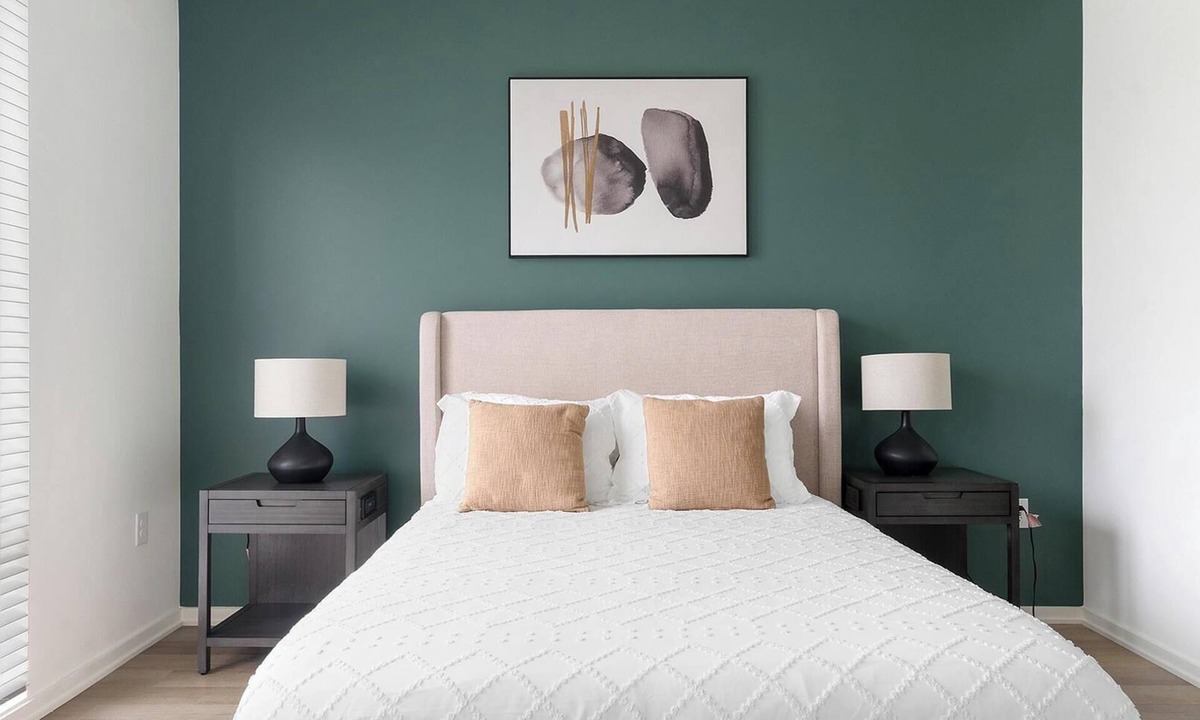 Durham Apartment | Landing | Spectacular Studio, Gym, Pool