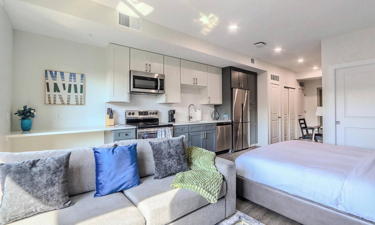 Ithaca Apartment | Landing | Spectacular Studio, Gym