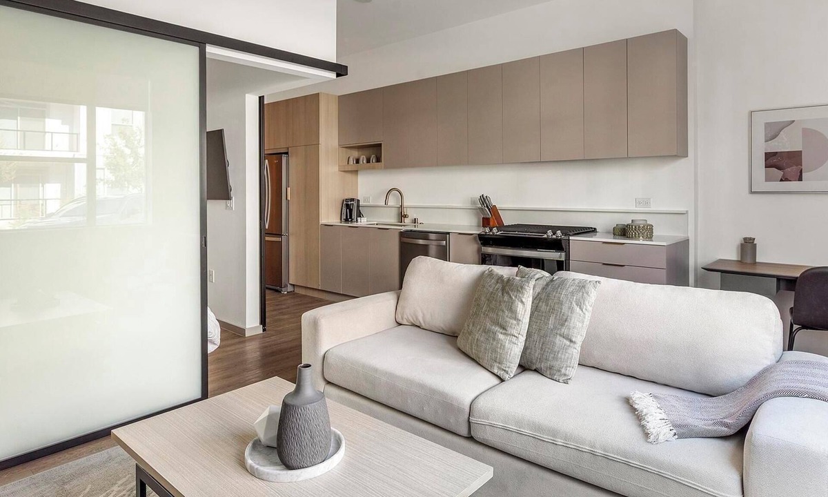 Spring Valley Apartment | Landing | Spectacular Studio, Pool, Gym