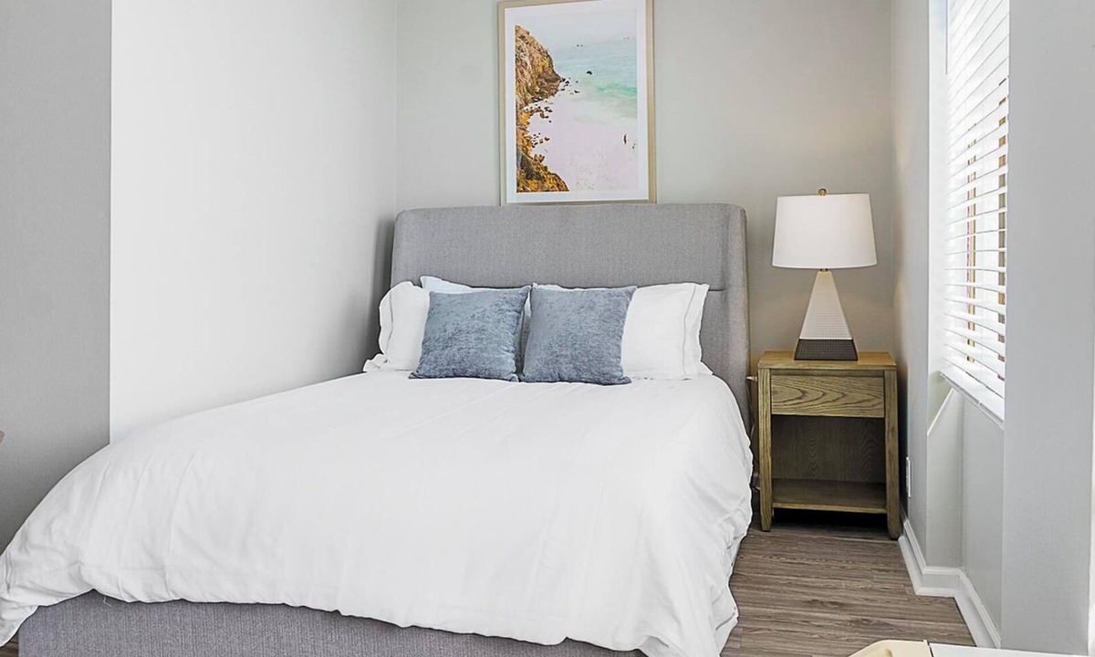 Fort Wayne Apartment | Landing | Spectacular Studio, Gym, Pool