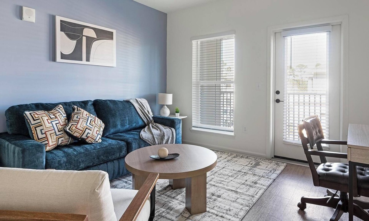Ono Island Apartment | Landing | Stunning 2BD, Pool, Yoga Studio