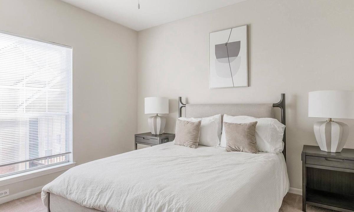 Southbelt/Ellington Apartment | Landing | Stunning 2BD, Clubhouse, Game Room