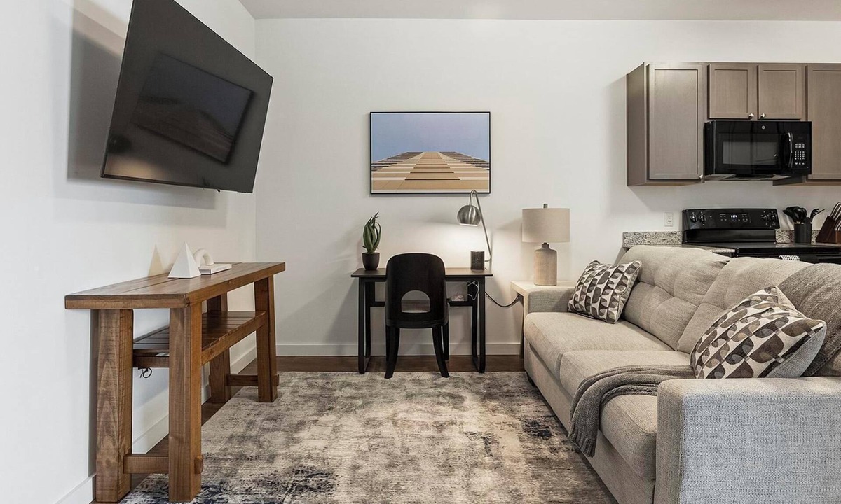 Church Hill Apartment | Landing | Stunning 2BD, Clubhouse, Courtyard