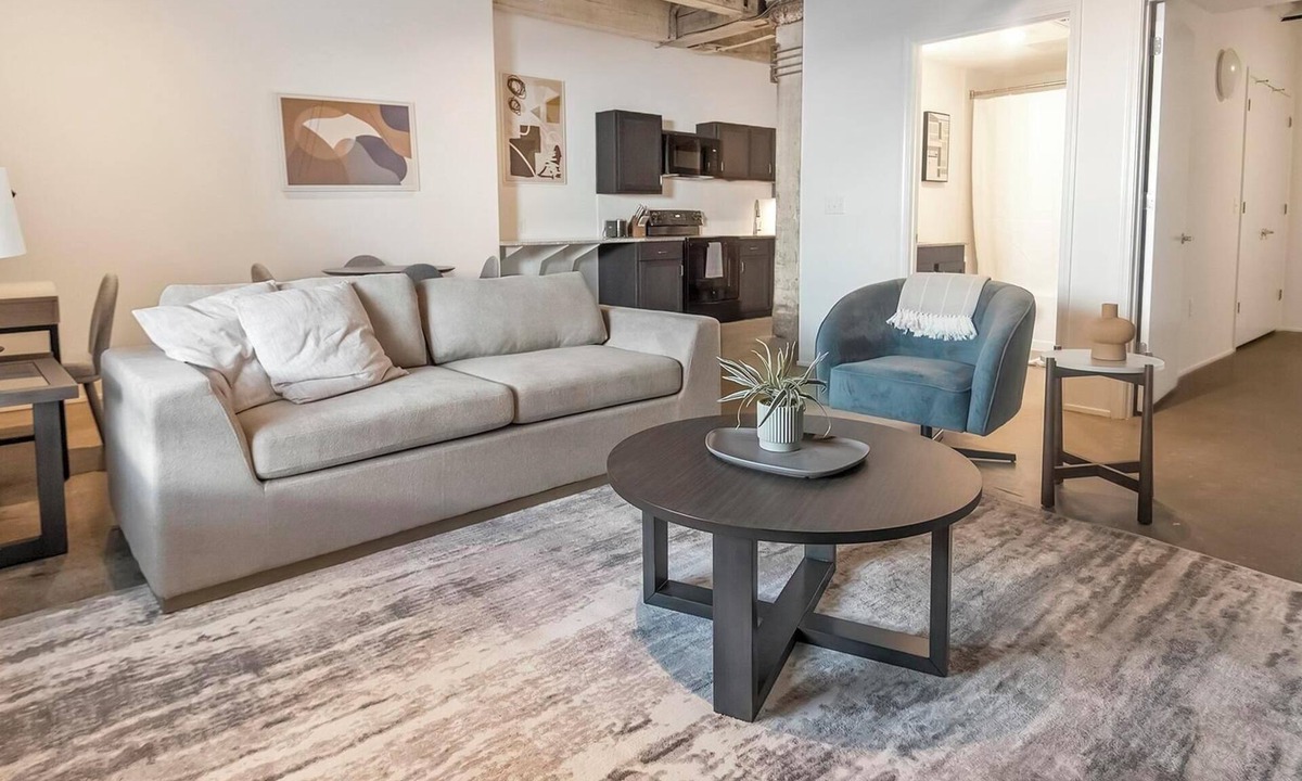 Downtown Memphis Apartment | Landing | Stunning 2BD, Courtyard, Gym