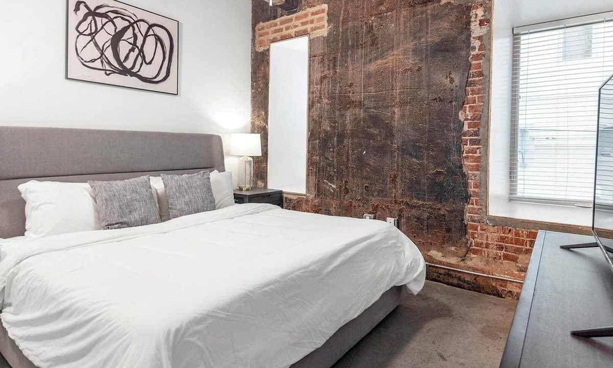 Downtown Memphis Apartment | Landing | Stunning 2BD, Courtyard, Gym