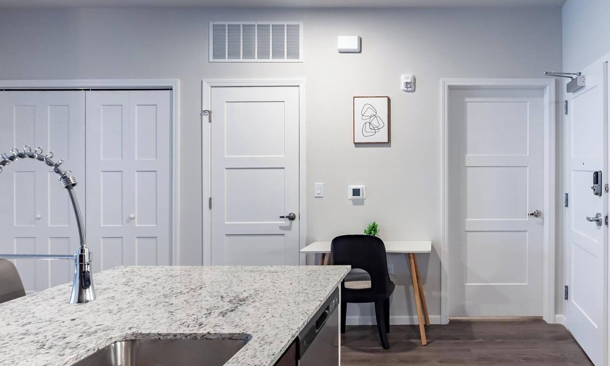 Greenwich Apartment | Landing | Stunning 2BD, Courtyard, Gym