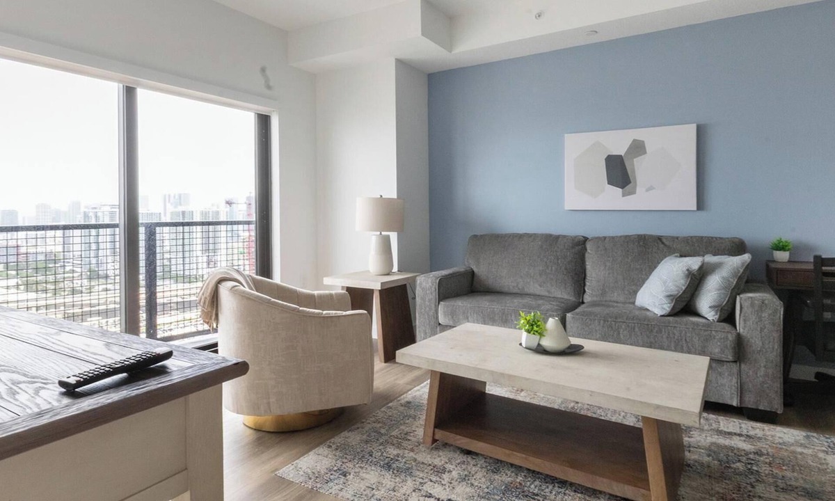 Overtown Apartment | Landing | Stunning 2BD, Pool