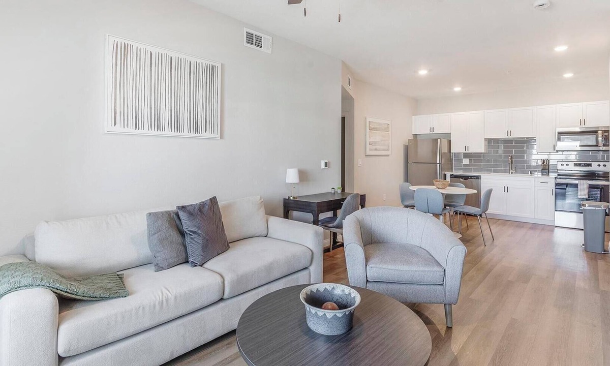 Townsite Apartment | Landing | Stunning 2BD, Rooftop Lounge, Pool
