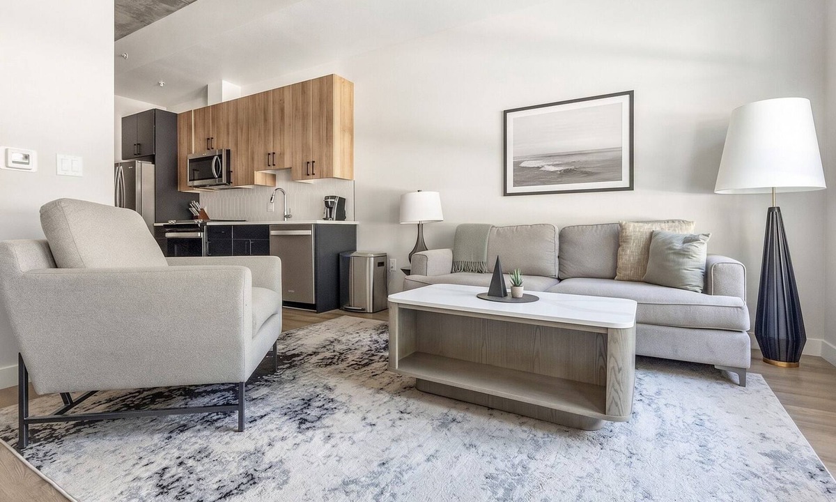 Englewood Apartment | Landing | Stunning Studio, Gym, Rooftop Lounge