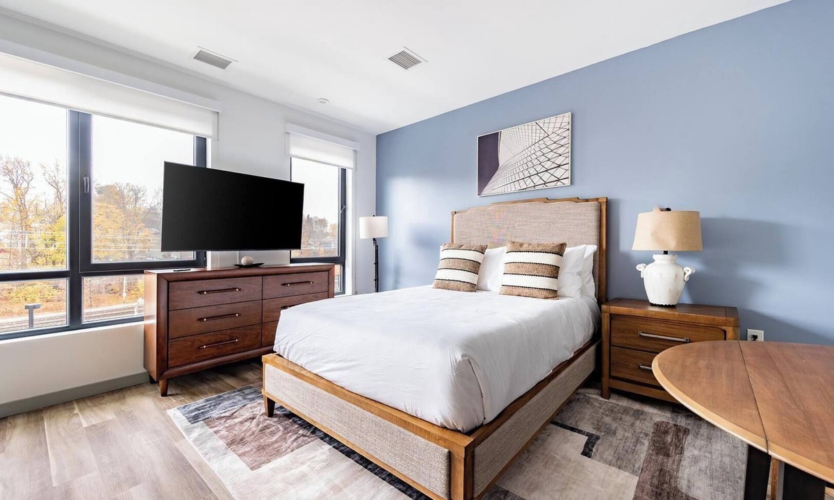 Haverhill Apartment | Landing | Stunning Studio, Pool, Gym