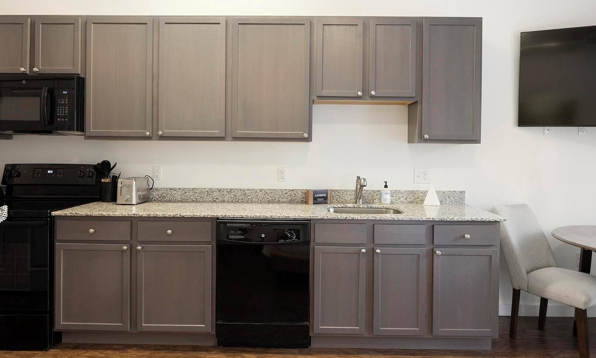Church Hill Apartment | Landing | Stunning Studio, Clubhouse, Pool