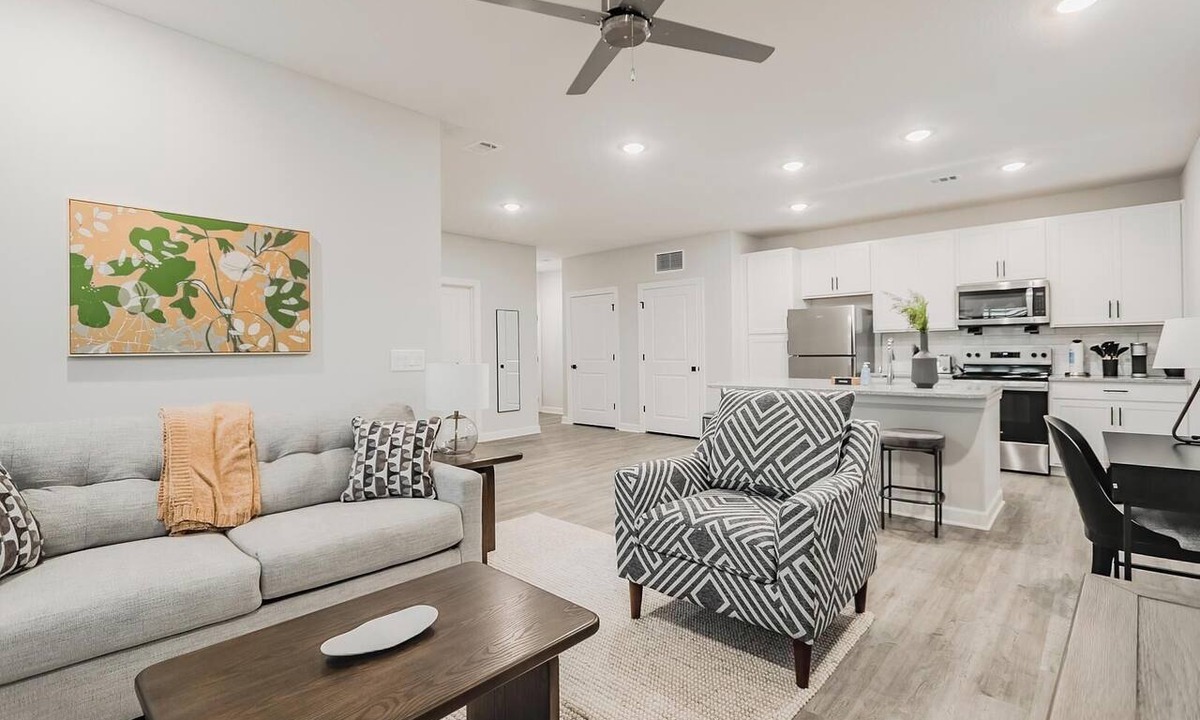 Fort Myers Apartment | Landing | Stylish 1BD, Pool