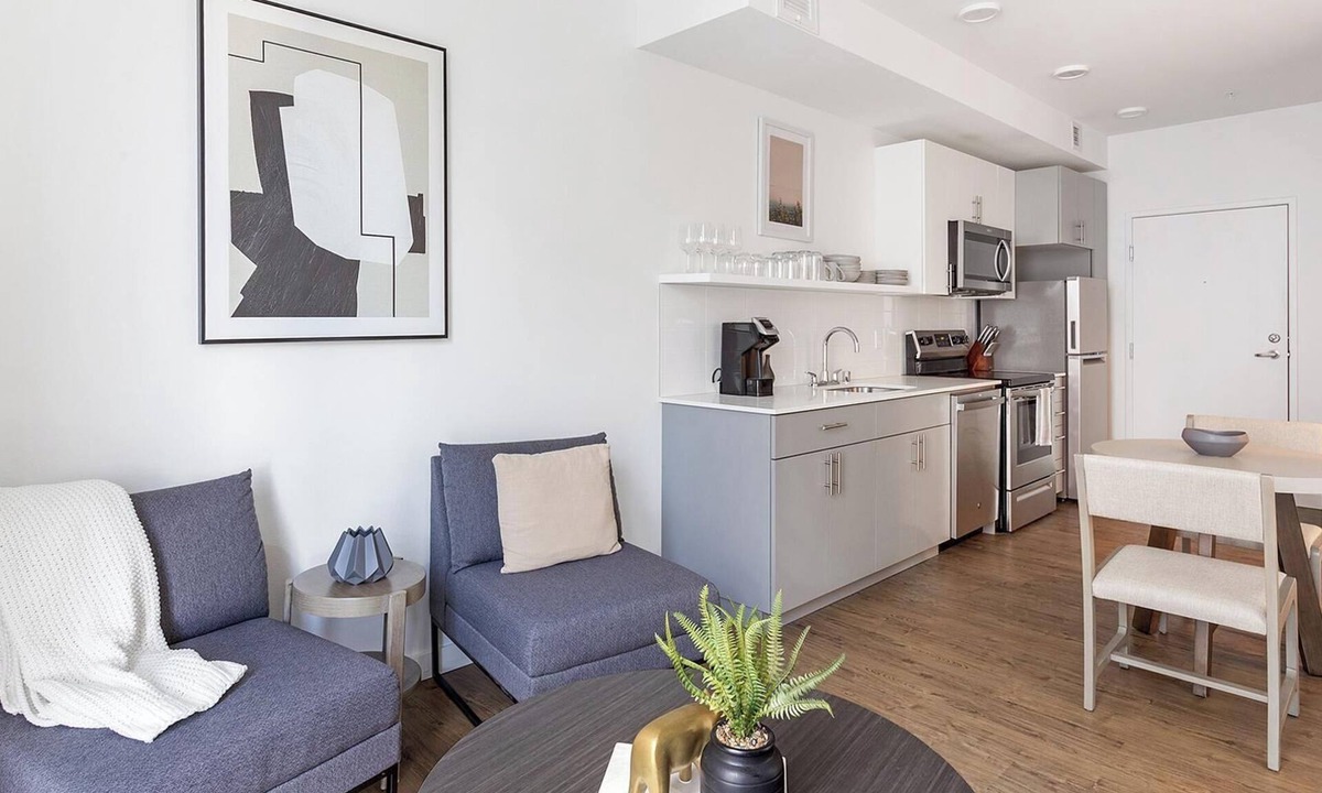 Mann Apartment | Landing | Stylish 1BD, Rooftop Lounge, Game Room