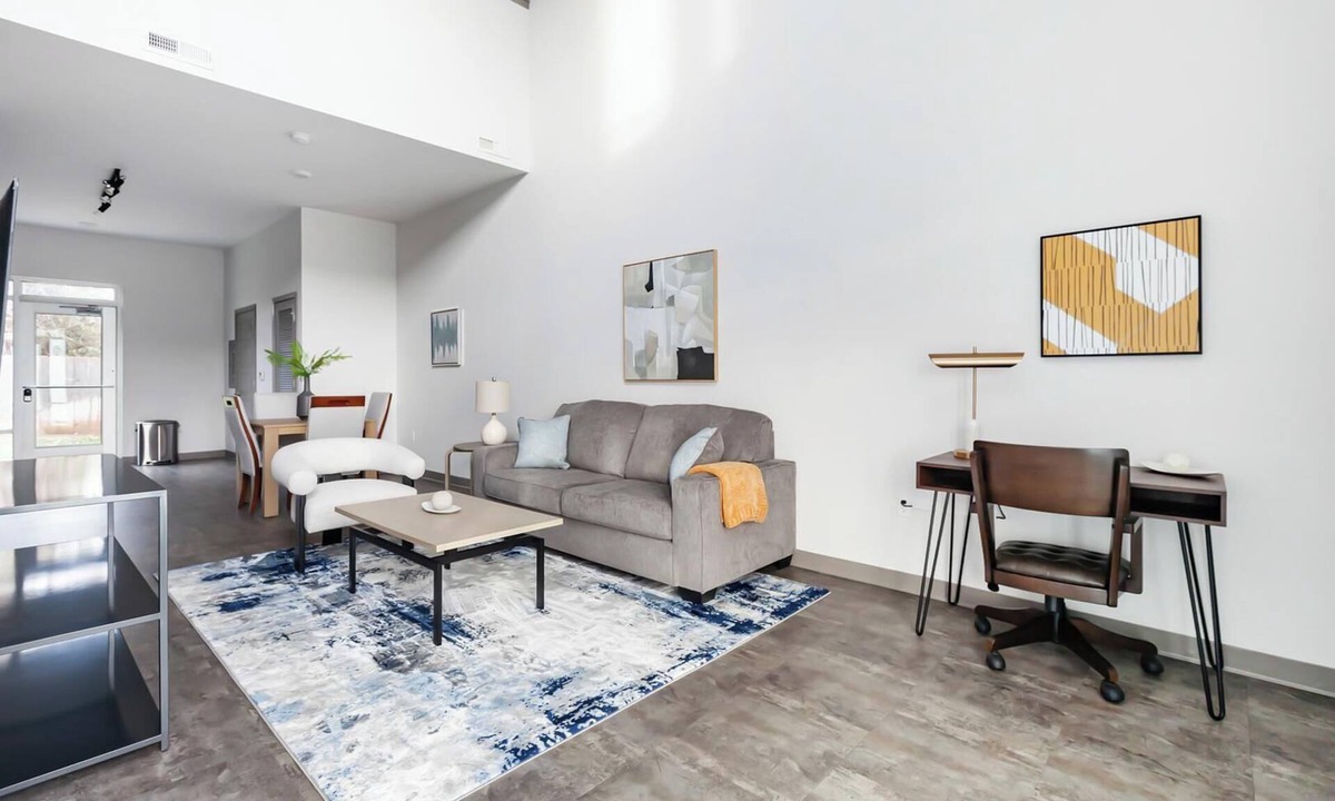Springfield Apartment | Landing | Stylish 1BD, Courtyard