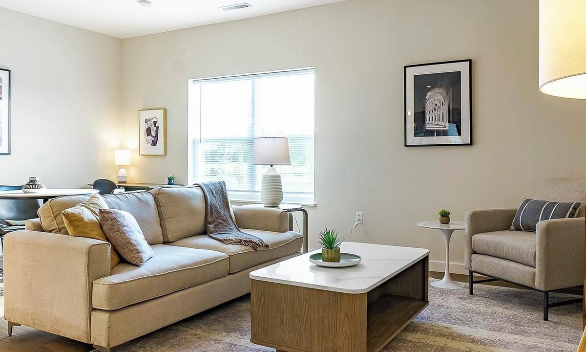 Cartersburg Apartment | Landing | Stylish 2BD, Gym, Pool