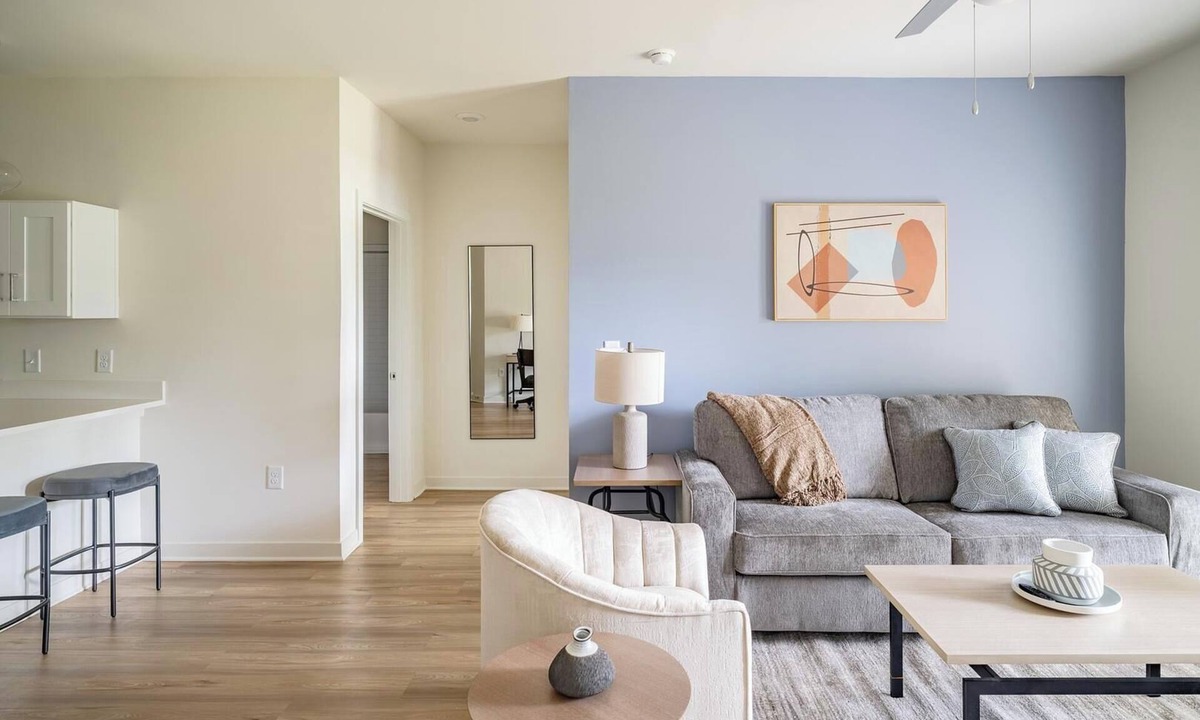 Bellview Apartment | Landing | Stylish 2BD, Pool, Gym