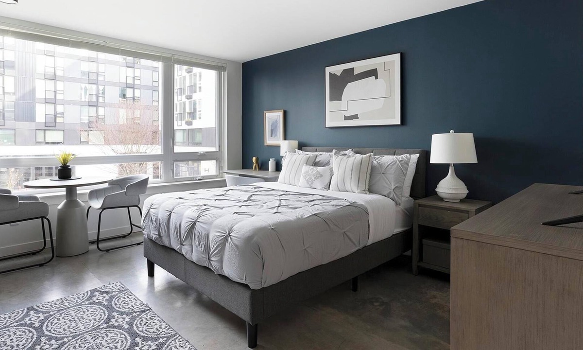 Mann Apartment | Landing | Stylish Studio, Game Room, Gym