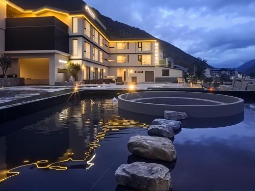 Jiuzhaigou Hotel | Langji Mizang Hotel