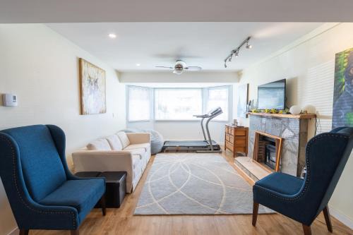 Walnut Grove House | Langley Suite with Full Kitchen