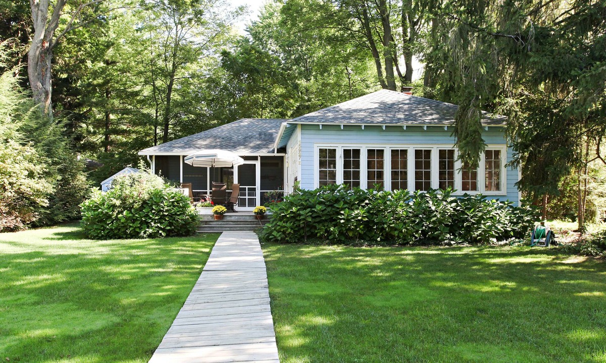 Union Pier Cottage | Lantern Cottage - Great Family Cottage Steps From Beautiful Beaches!