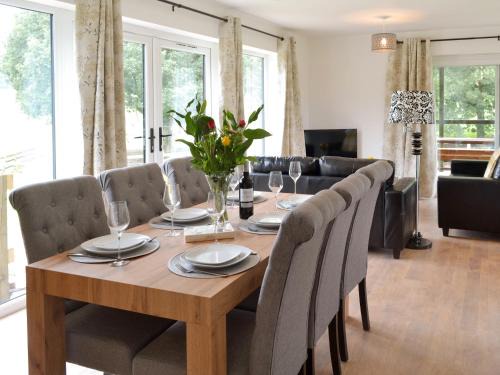 Binsted House | Larch Lodge