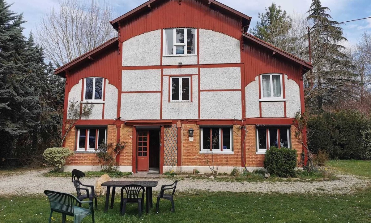Saint-Pryve-Saint-Mesmin House | Large house with garden in the middle of apple fields and by the river