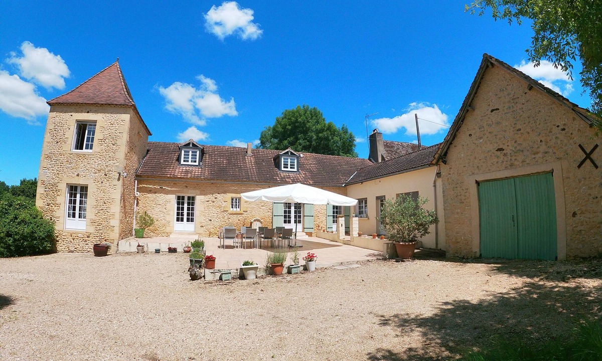 Cendrieux House | Large, quiet family home with swimming pool (Household linen and towels included)