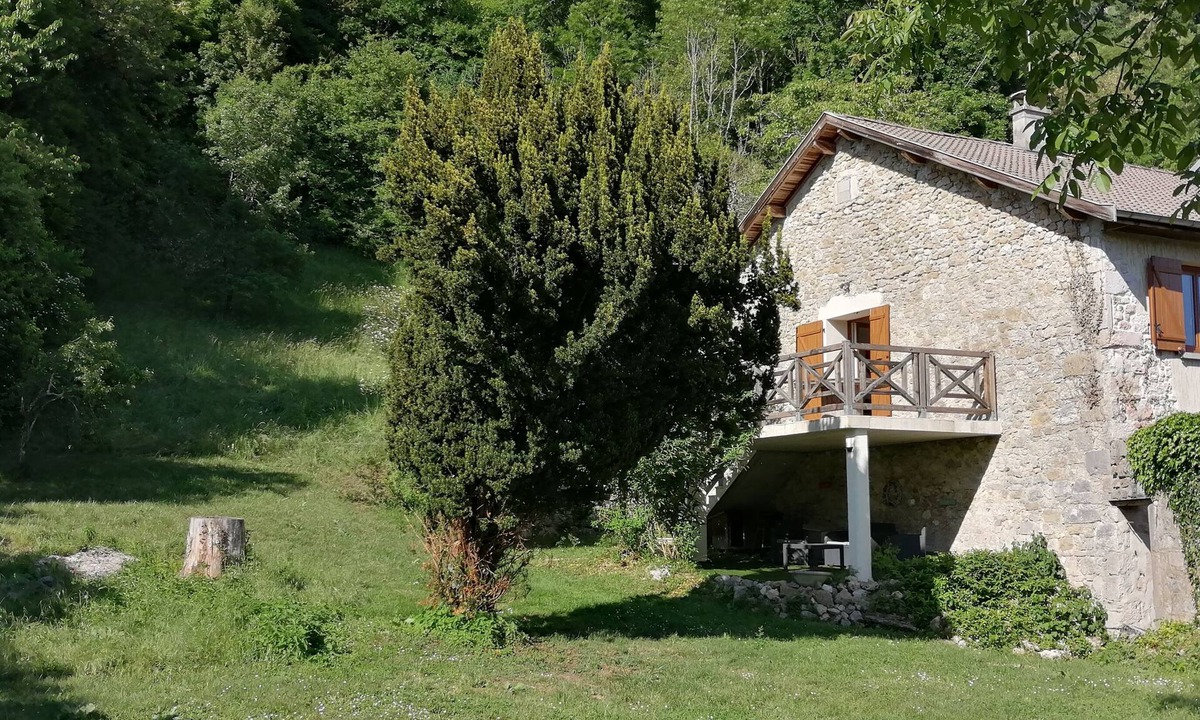 Talissieu House | Large 12-person gîte in the Valromey with terrace and large grounds