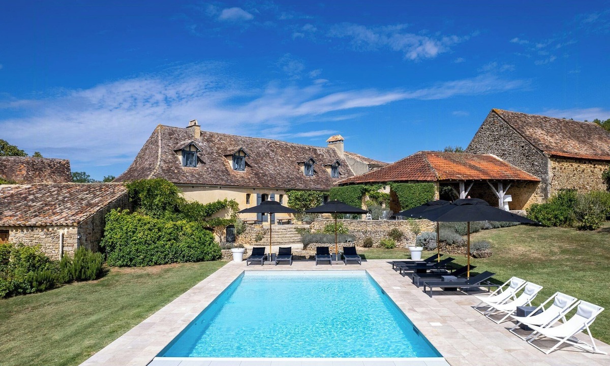 Sainte Croix de Beaumont House | Large 16th century farm estate in Dordogne