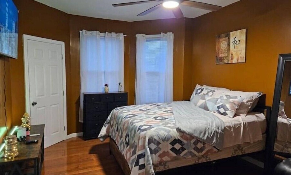 Newark Apartment | Large 3 brm 2 bth, Near EWR/NYC/Prudential Center and Penn Station