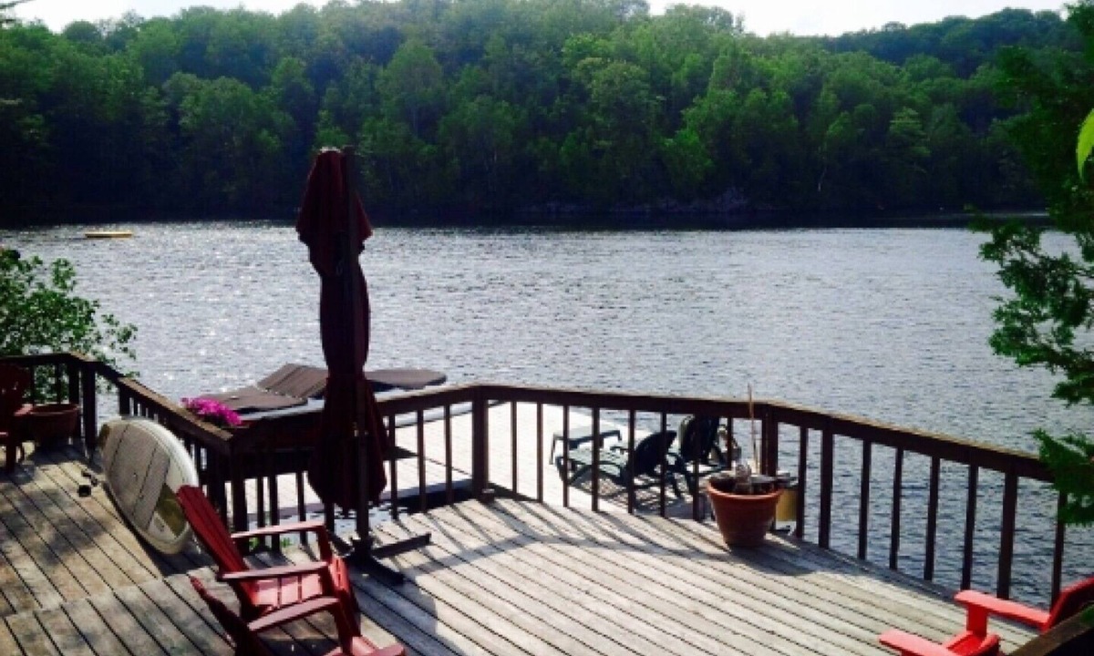Wollaston Cottage | Large 3BDRM Lakeside Family Retreat on Wollaston Lake