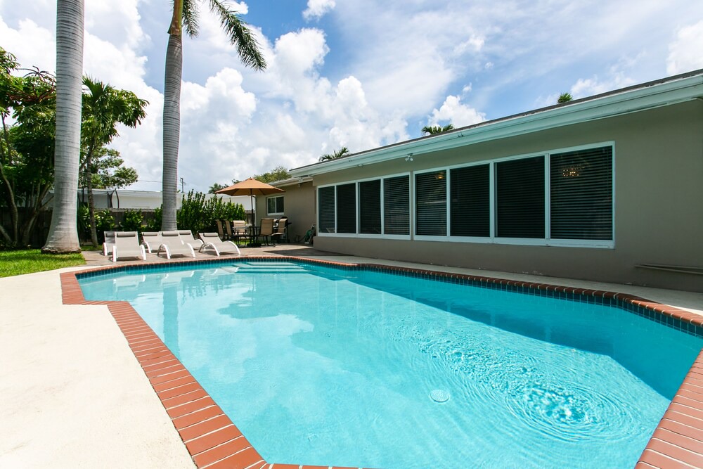 South Lake House | Large 4BR, Best Location in Hollywood Lakes, Heated Pool, Minutes From The Beach