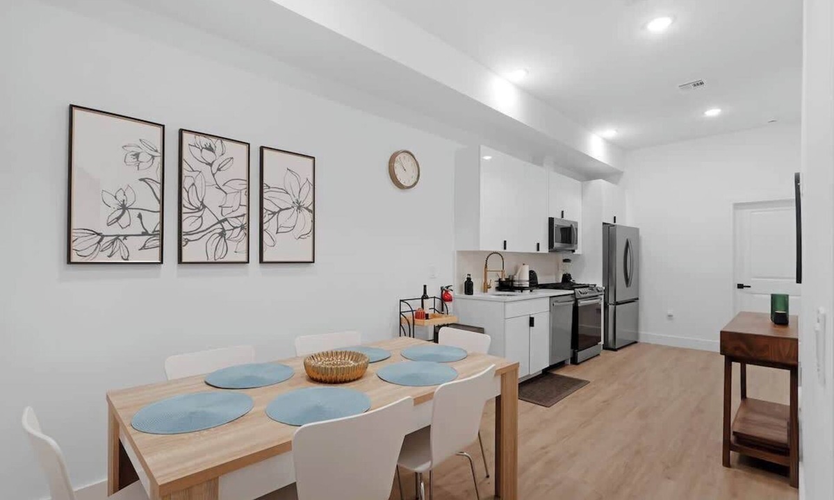 The Heights Apartment | Large 4BR Duplex | Minutes from NYC & Stadium