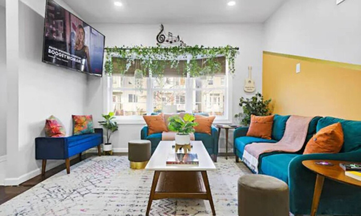 Constable Hook Apartment | Large 7br 3bath Sleeps 20~3 Living rooms+Deck