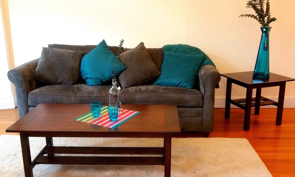 North Brookline Apartment | Large And Charming 2 Bedrooms Apartment , 2 minutes walk to the Coolidge Corner.