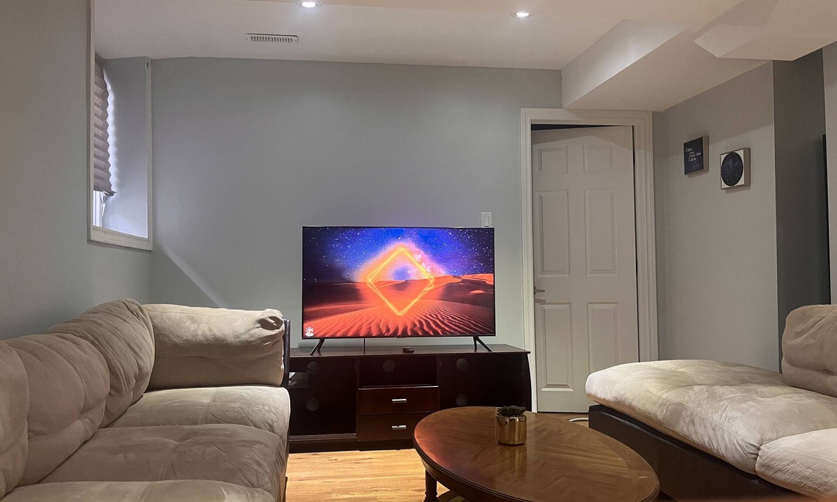 Mount Pleasant Apartment | Large and cozy 2 bedroom bast apt