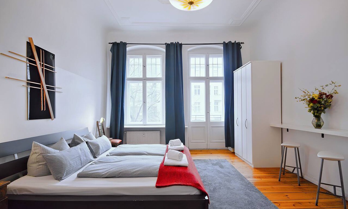 Charlottenburg Apartment | Large and Luxuriously Furnished Apartment w/2 Bedrooms + 1 Living/Dining Room