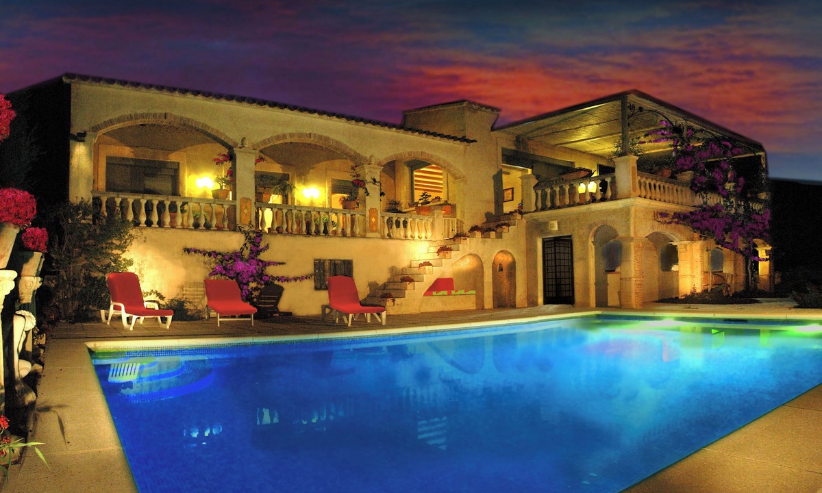 Pau Villa | Large and quiet charming property in the heart of olive trees- 7 mn of the beach