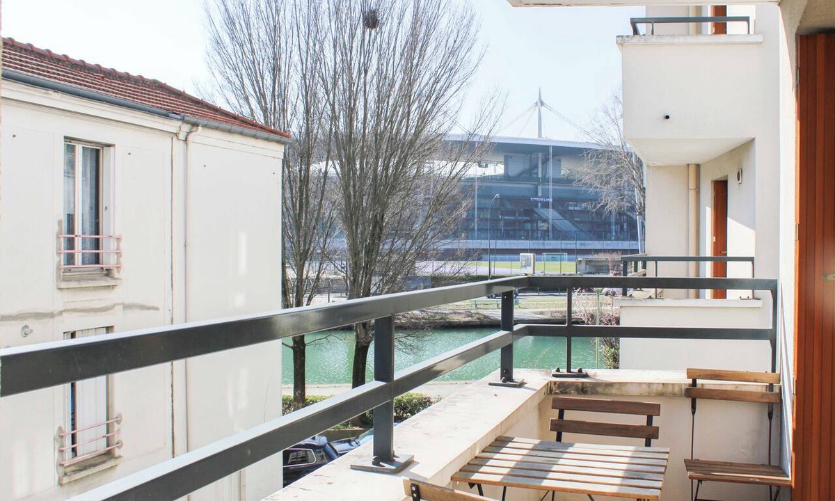 Saint-Denis Apartment | Large apartment with balcony - Stade de France