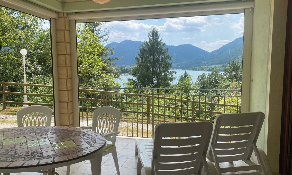 Crone Apartment | large apartment with great views in a quiet location, 200m to the lake, up to 5 people.