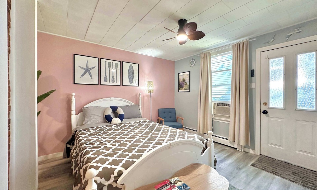 Bridgewater Apartment | Large Backyard Oasis near River and Trails