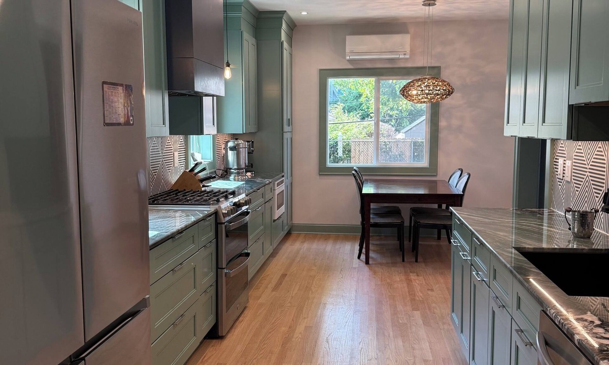 Long Beach House | Large Beach House. Close to NYC train, bars, clubs, restaurants