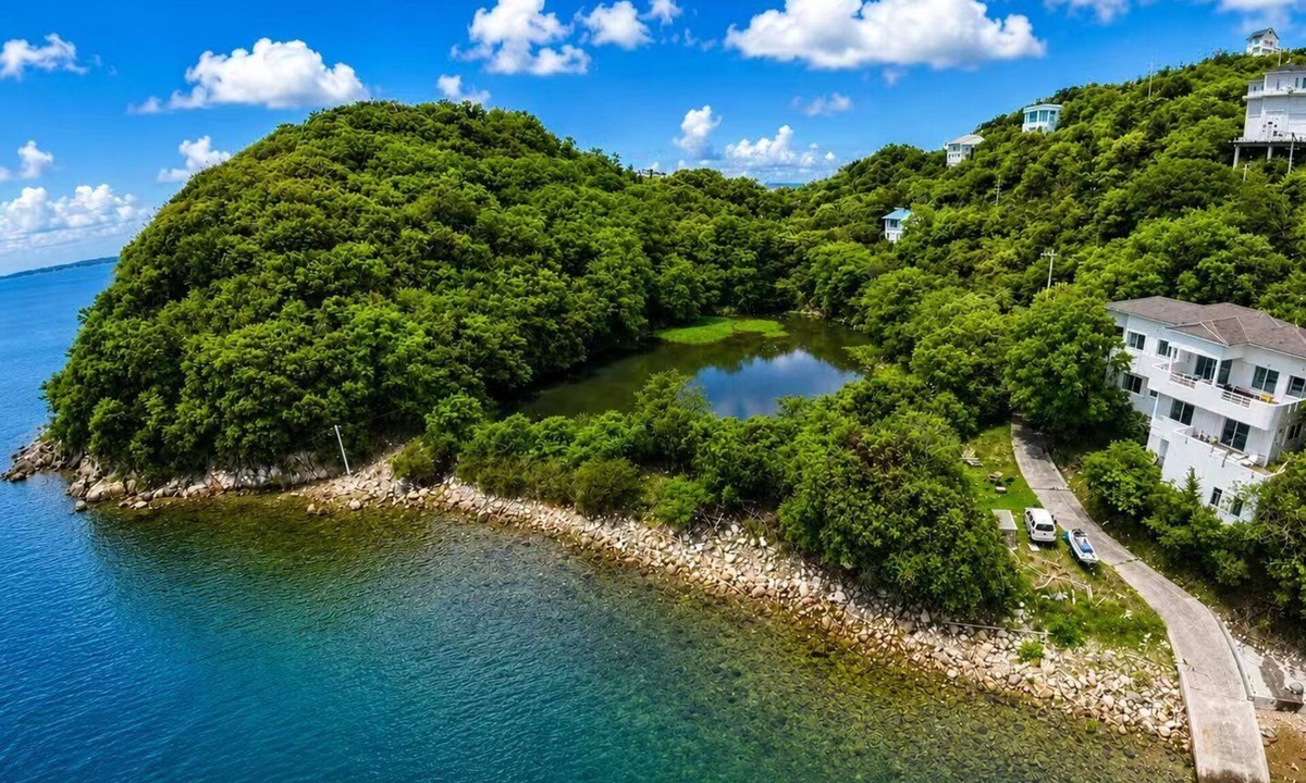 Hinasecho Hinase Villa | Large Beachfront Island Villa Sleeps 12 Ideal for Families and Groups